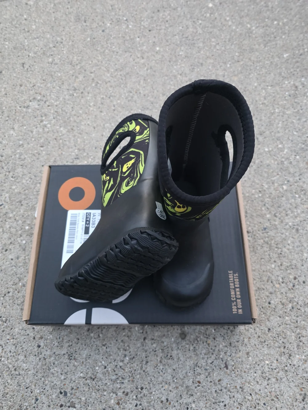 Bogs Insulated Black and Neon Green Waterproof Boots Boys 9K
